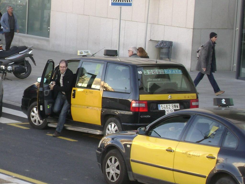 Officials and Experts Address Community Safety Priorities in Barcelona