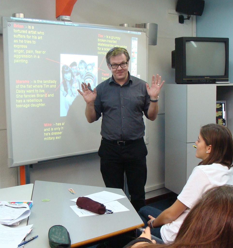 Barcelona Reduces Class Sizes, Integrates Gràcia Center in 2026-2027 Education Overhaul