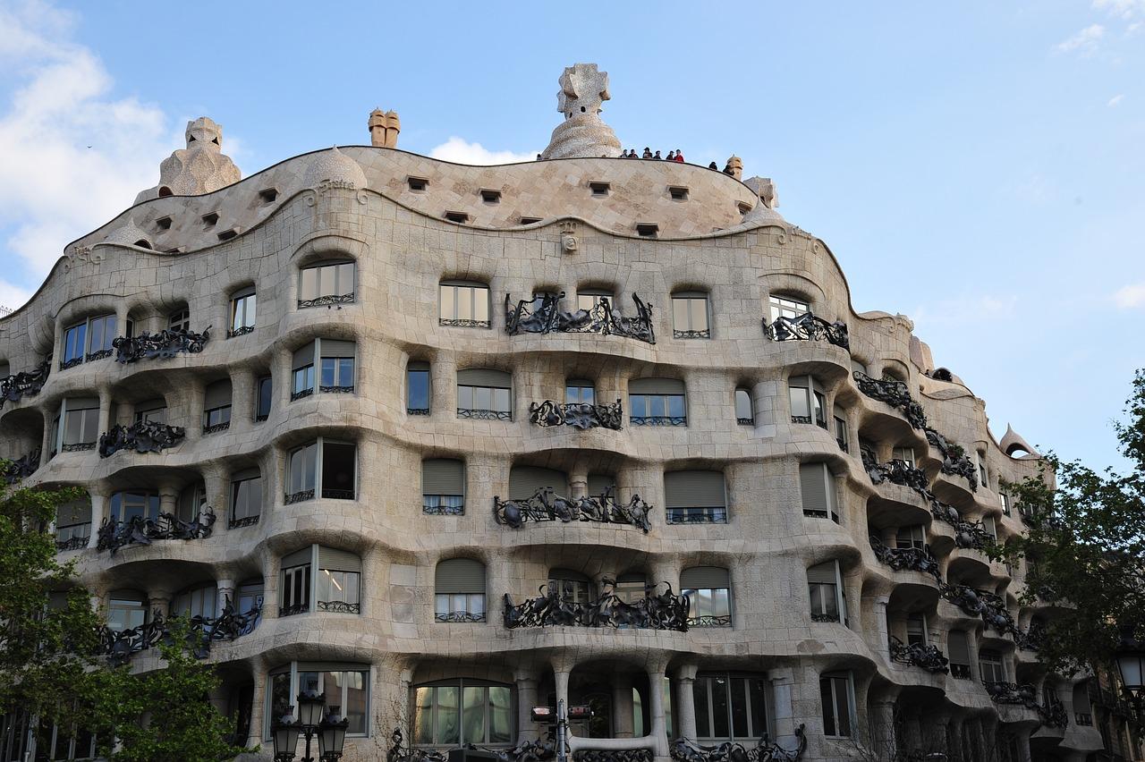 Barcelona eliminates 10,000 short-term rentals in housing crisis response