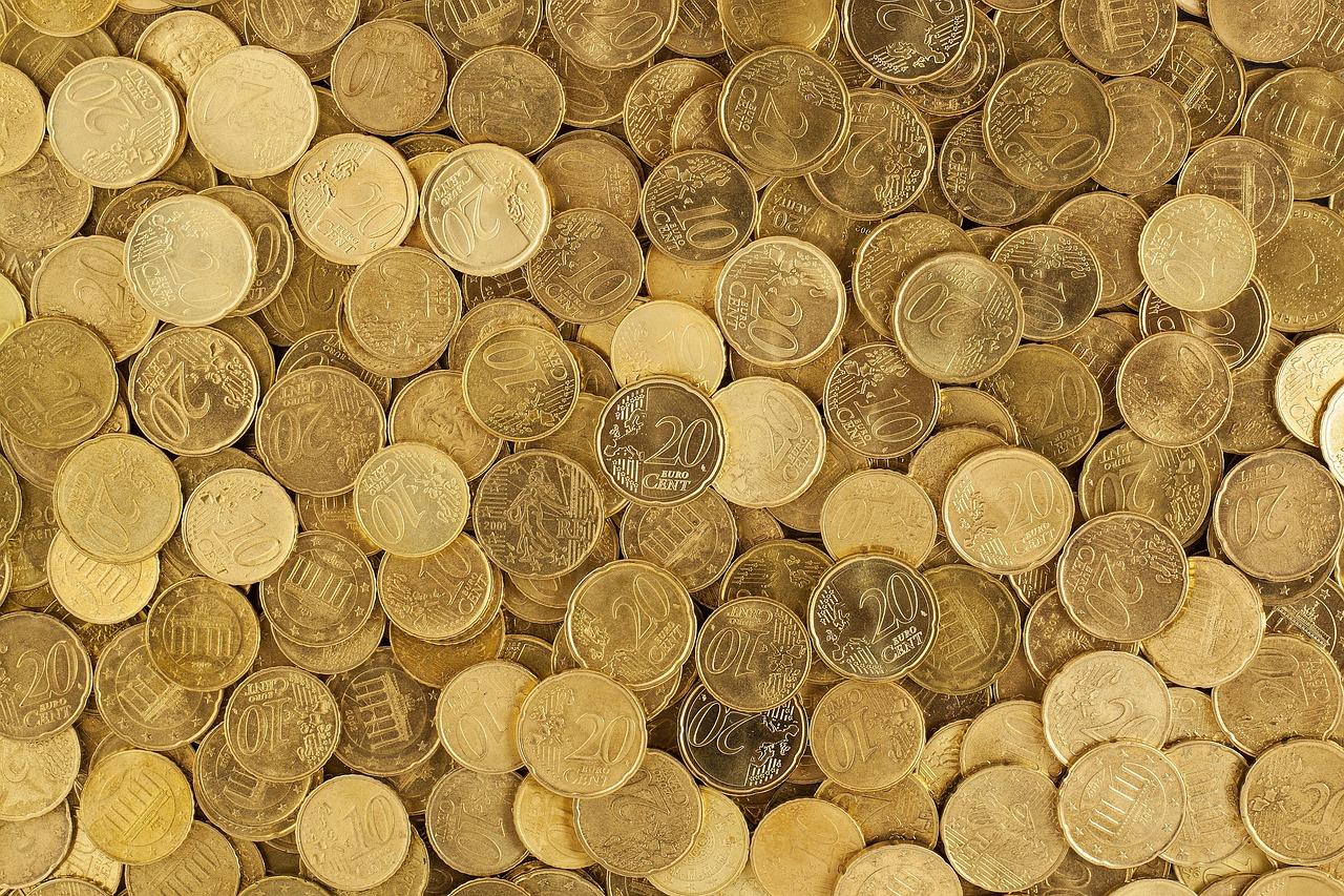 Equity Surges and Euro Weakness Shape Family Budgets in Barcelona