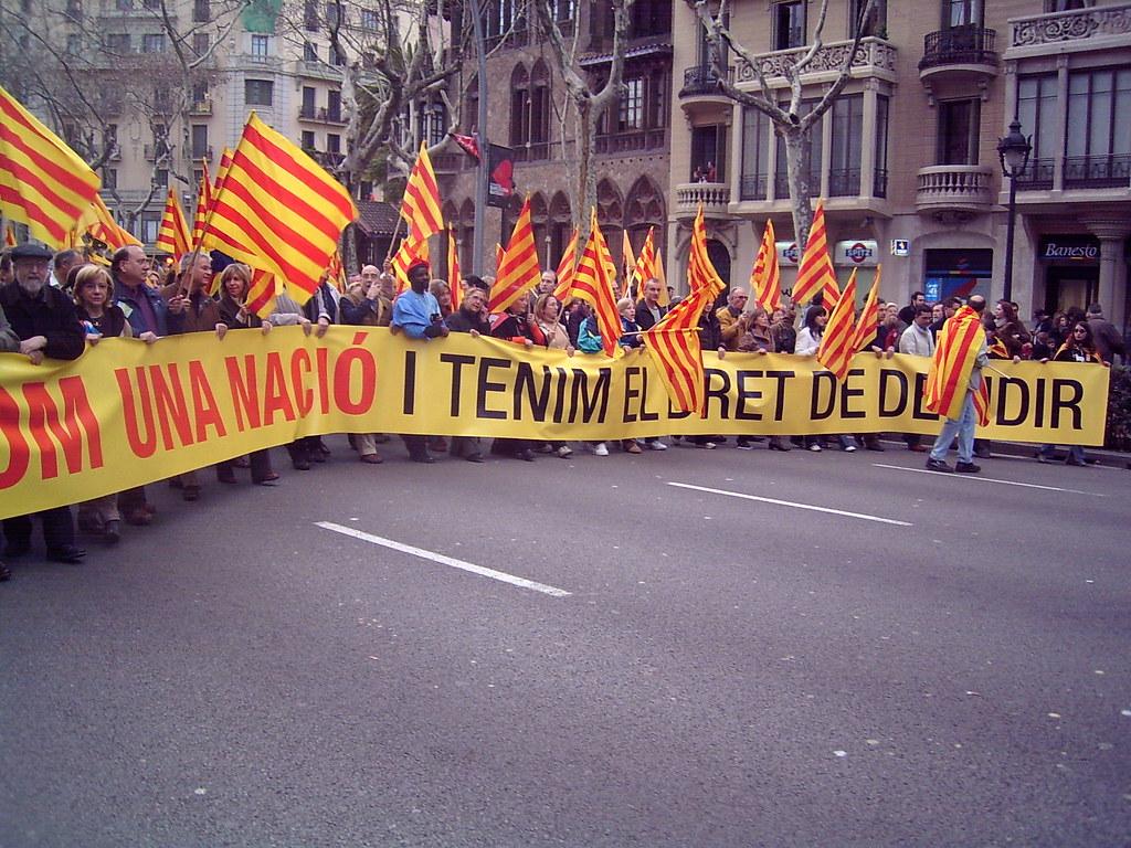 Barcelona Schools Implement Phone Ban as Enrollment Drops, New Facilities Open