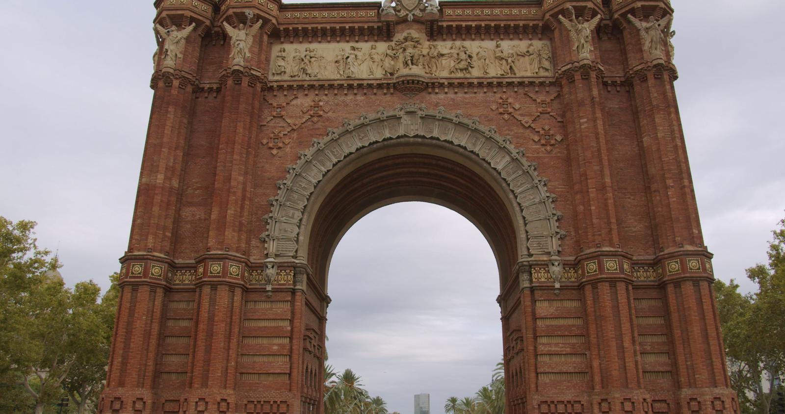 Barcelona Officials Crack Down on Fake Rental Photos Across Platforms